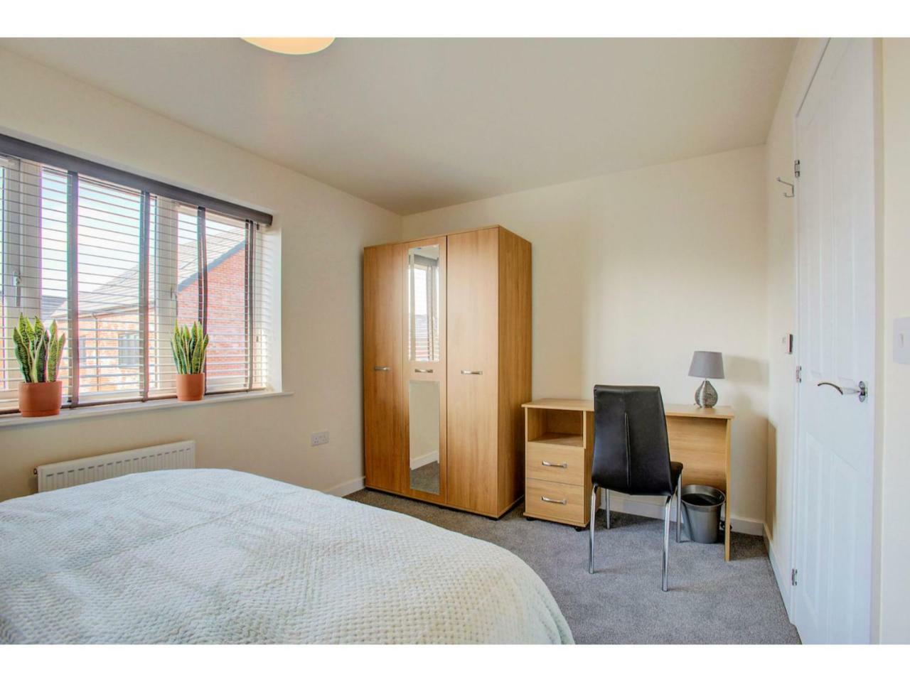 Newly Built, Splendid House For 5 In Manchester! Εξωτερικό φωτογραφία